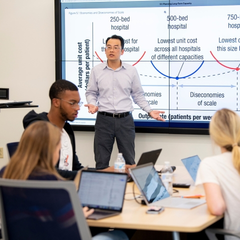 Professor Jimmy Chen teaches in the Analytics Lab