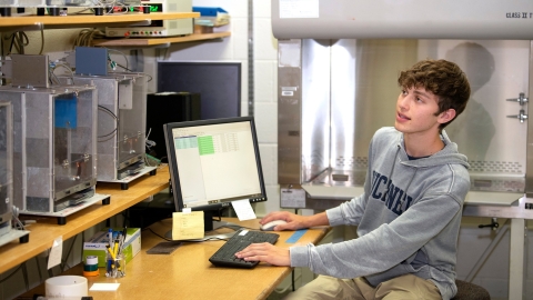 Henry Martin &#039;25 analyzes data on a computer in the lab