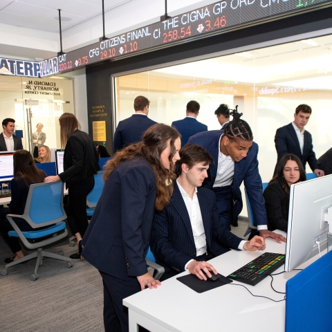 Students work together in a computer lab