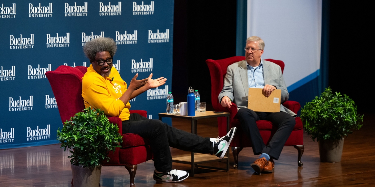 W. Kamau Bell speaks with President John Bravman on the Weis Center for the Performing Arts stage.