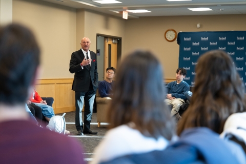 Kevin O'Leary speaks to a group of Bucknell students.